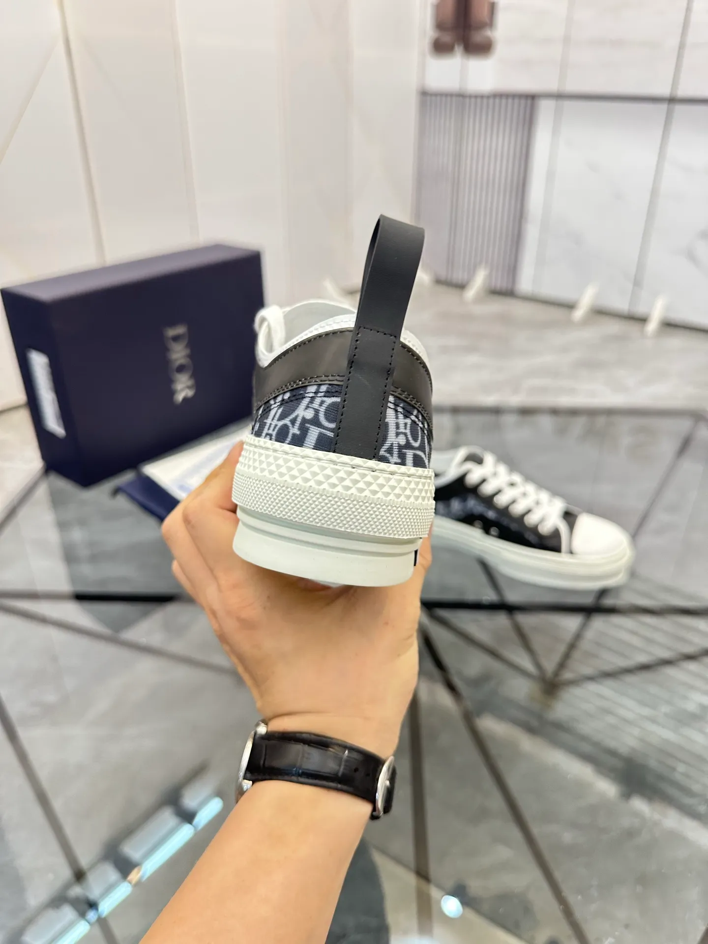 Selling men's shoes 💰: 💰P400¥ Product trademark: Dio* "Dior*" low-top casual shoes Regular size: 36-45 (can be customized to 46) Couple style B23 Product materials: Upper imported original fabric, breathable lining, original outsole. No.: 007